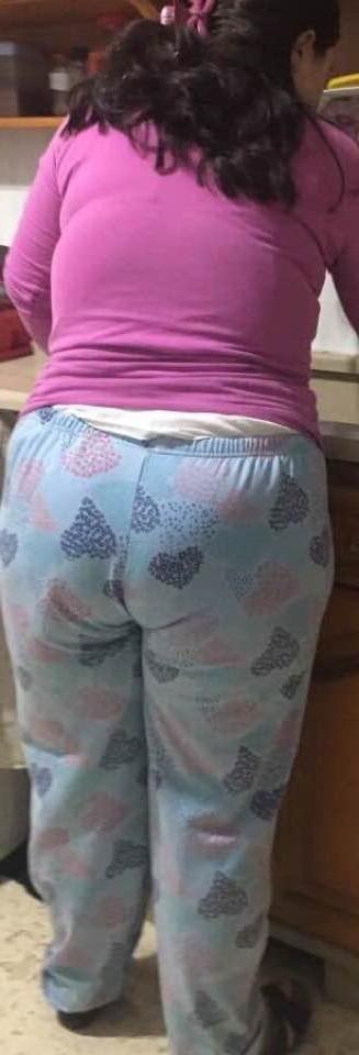 25P slut hijab housewife mature milf mom ass