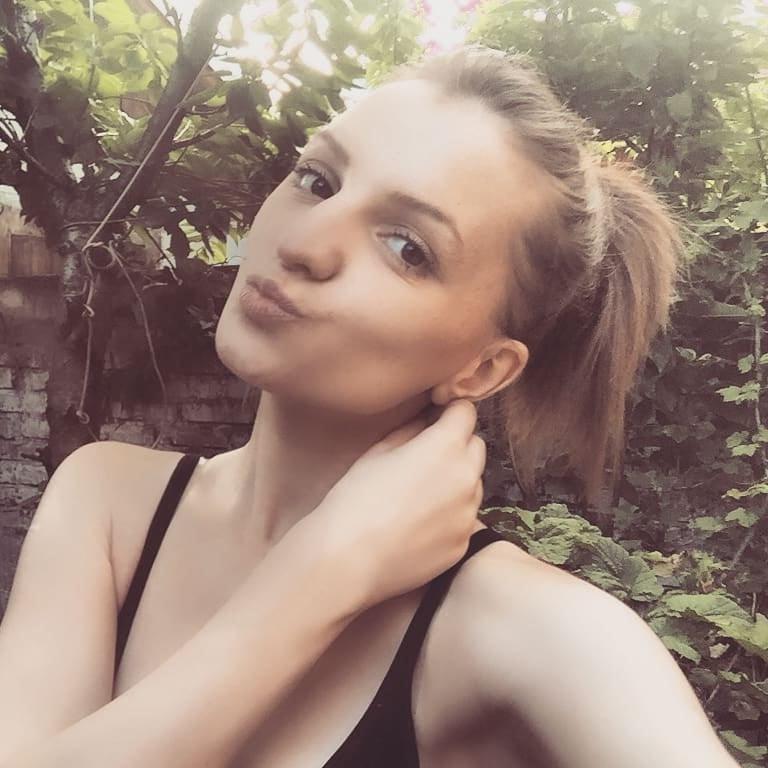 25P Serbian hot slut teen mom beautiful ass Nina Miladinovic