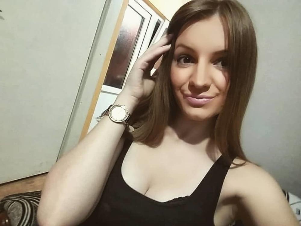 25P Serbian hot slut teen mom beautiful ass Nina Miladinovic