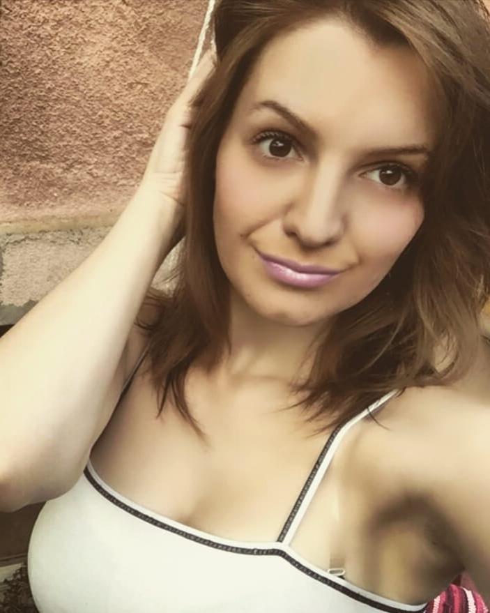 25P Serbian hot slut teen mom beautiful ass Nina Miladinovic