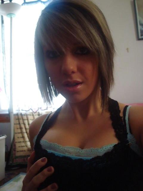 25P Hot Emo Girl