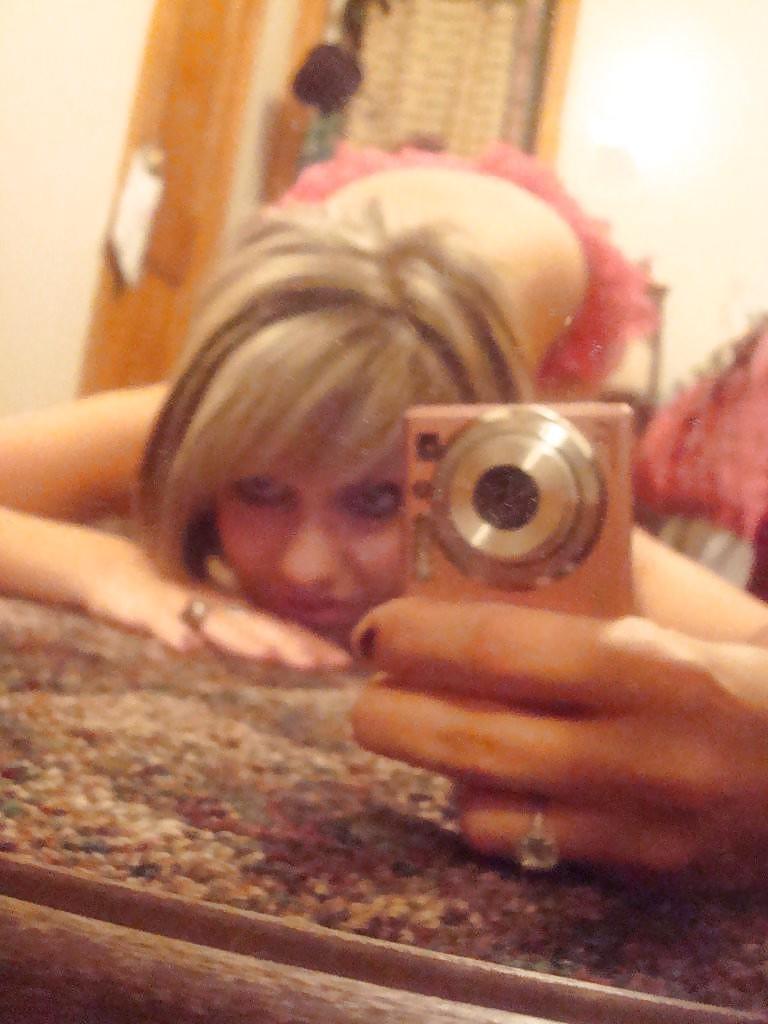 25P Hot Emo Girl