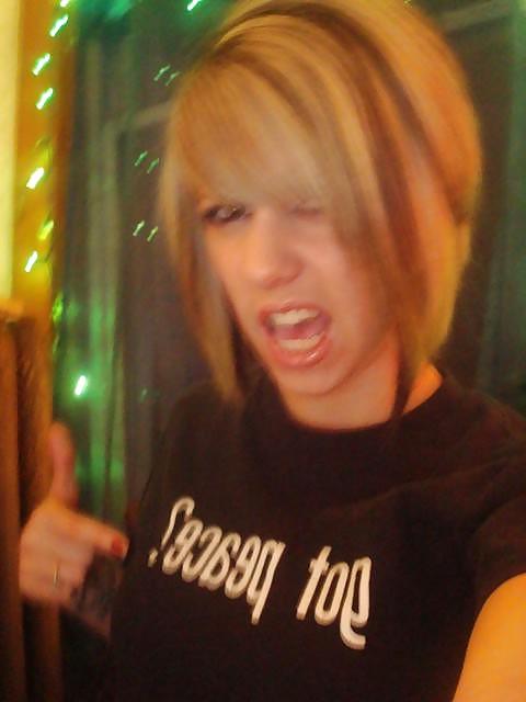 25P Hot Emo Girl