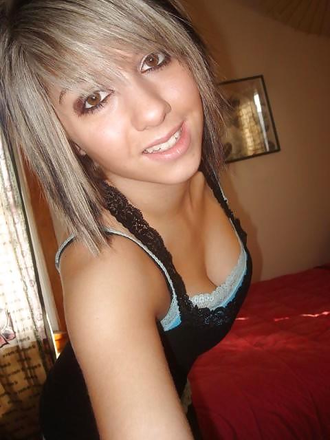 25P Hot Emo Girl