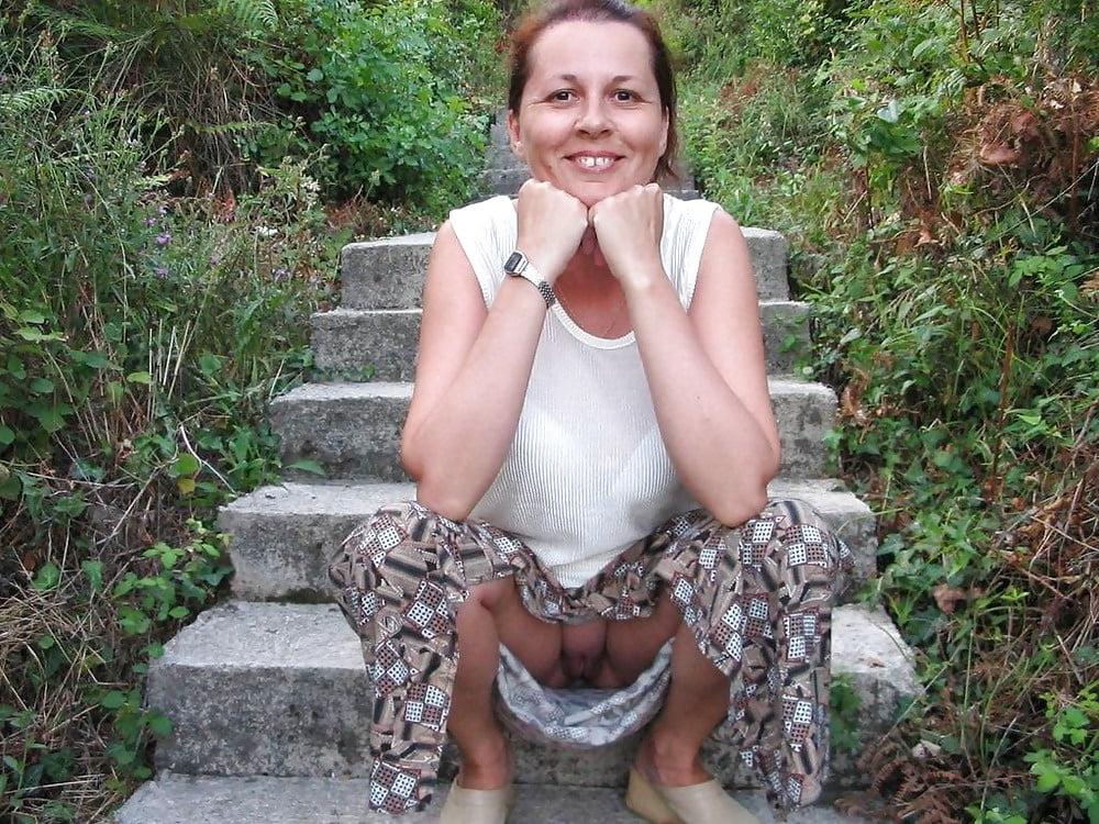 10P Mom loves being naked