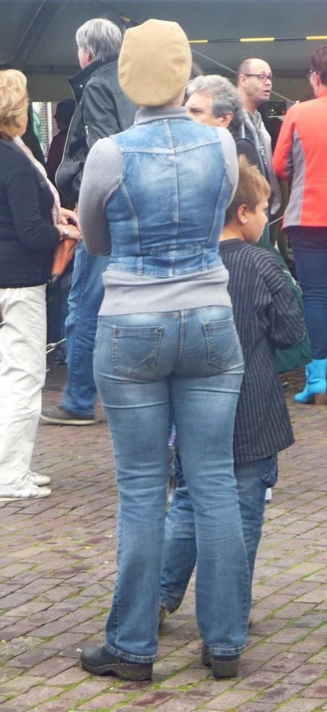 25P Candid street ass bk 59