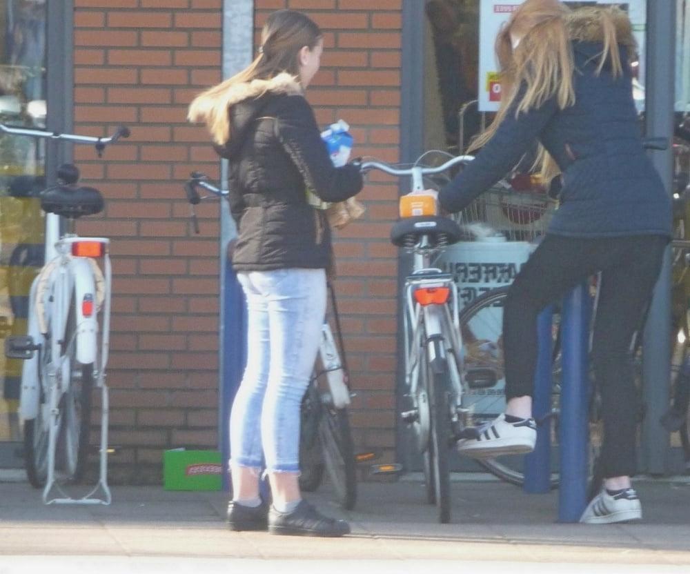 25P Candid street ass bk 59