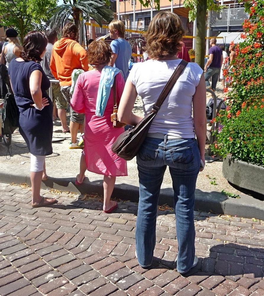 25P Candid street ass bk 59