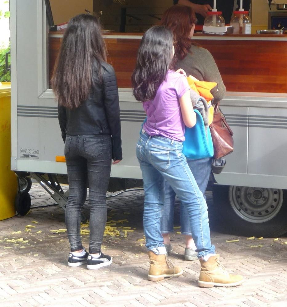 25P Candid street ass bk 59