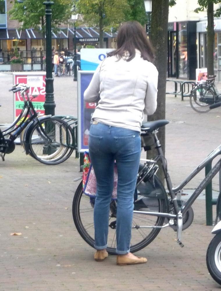 25P Candid street ass bk 59