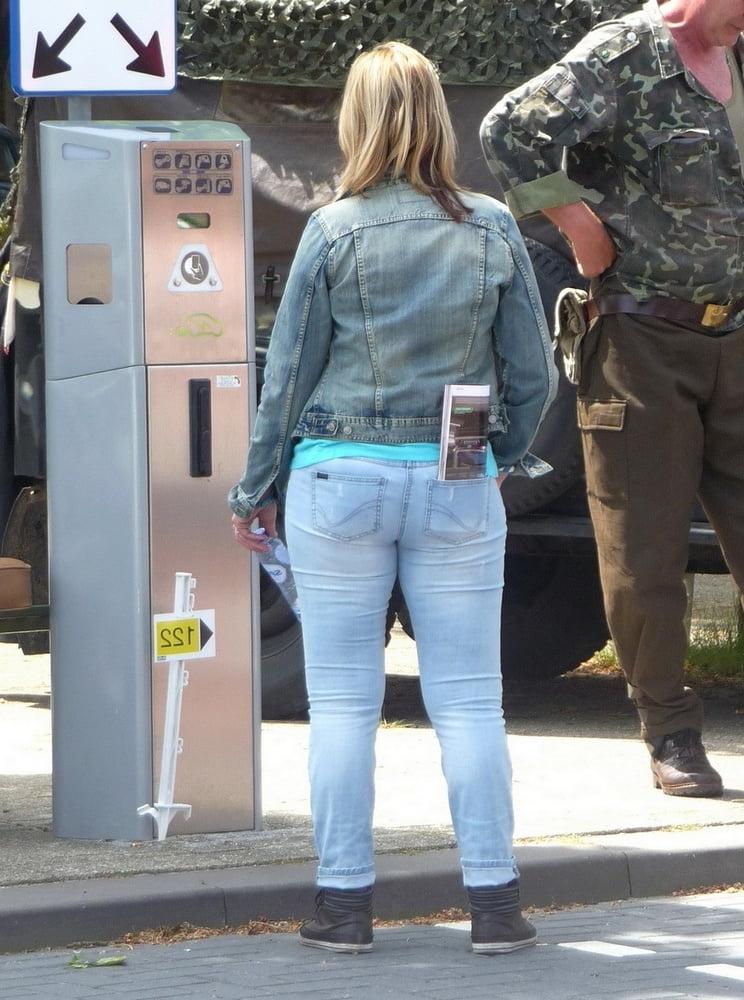 25P Candid street ass bk 59