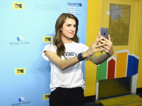 25P Allison Williams Cum Target