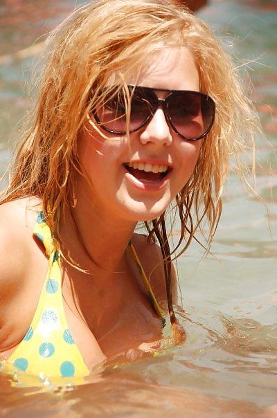 17P Big boobs in bikini 3