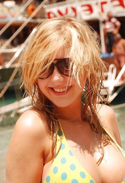 17P Big boobs in bikini 3