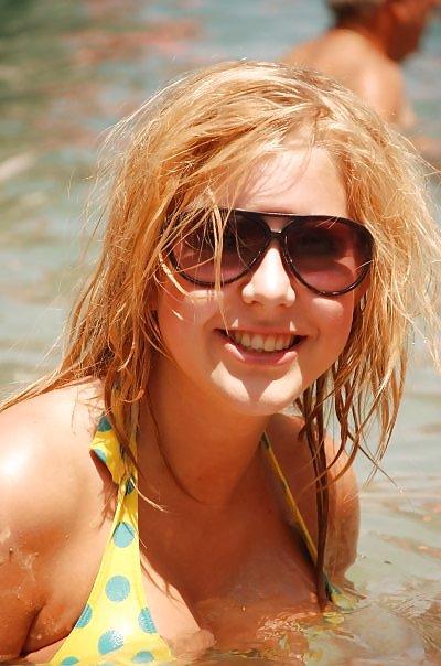 17P Big boobs in bikini 3