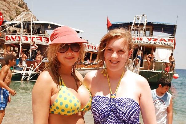 17P Big boobs in bikini 3