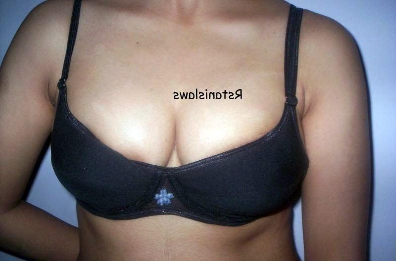 5P sexy Sri Lankan Girl showing her hot curves&amp; tits