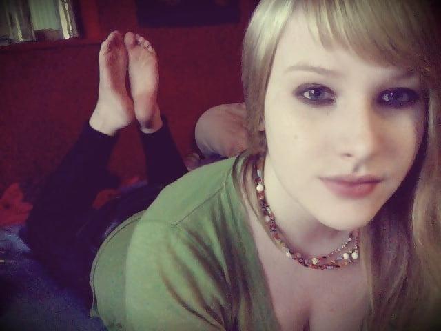 25P Feet To Cum On