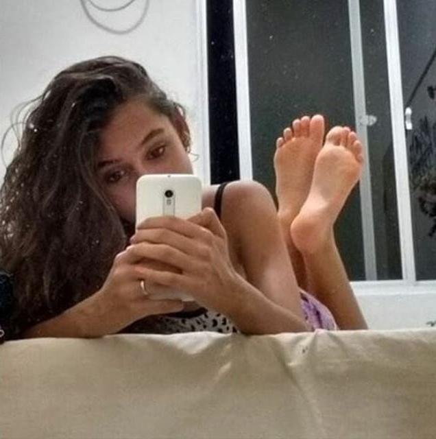 25P Feet To Cum On
