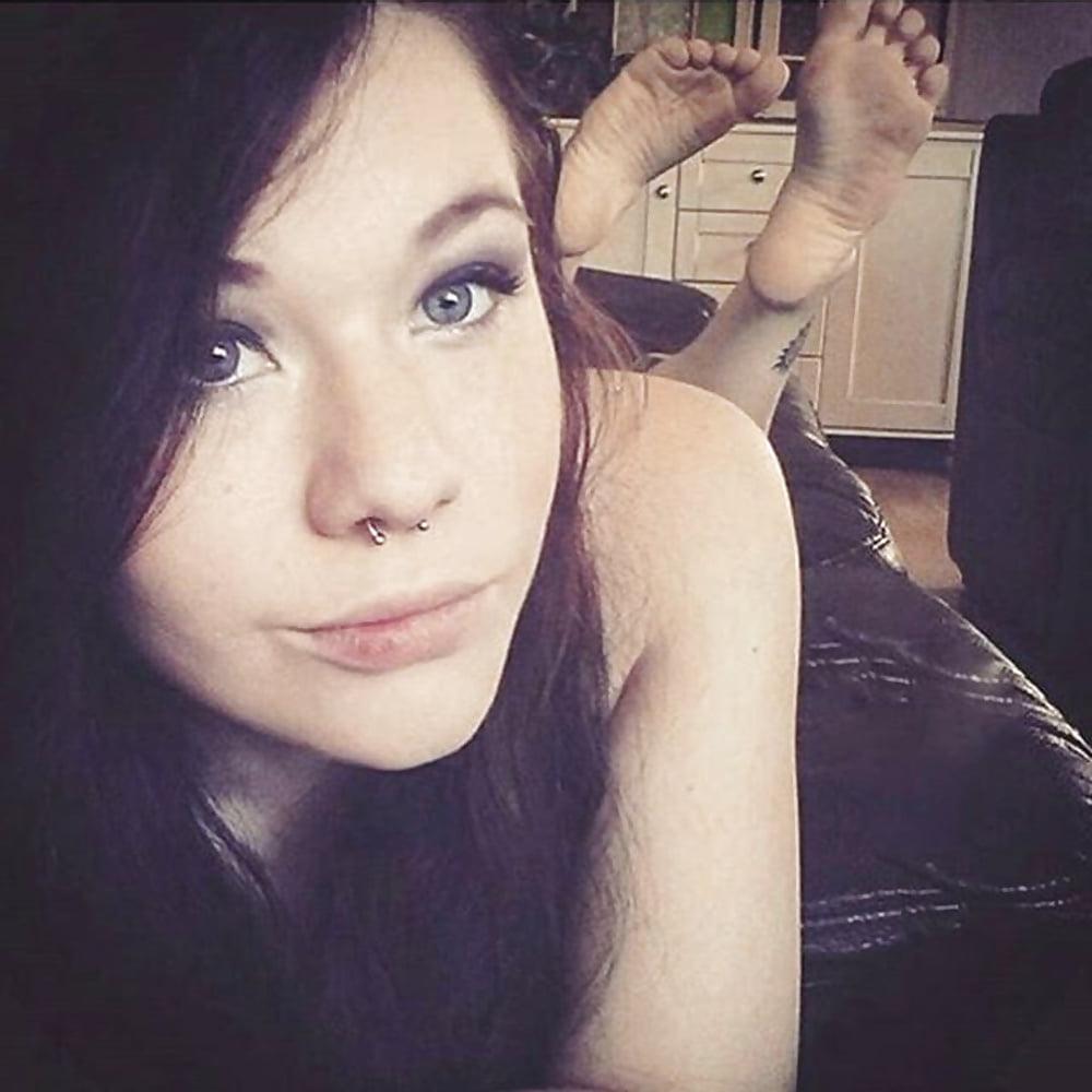 25P Feet To Cum On