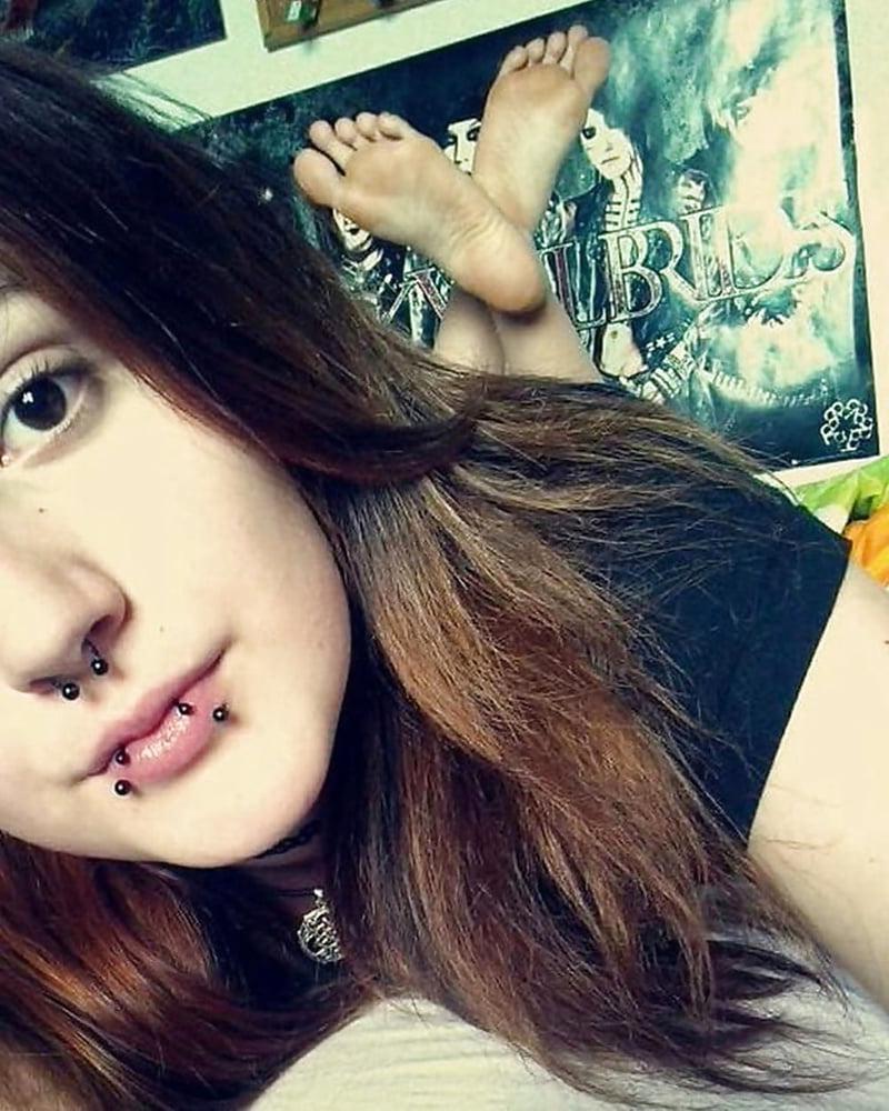 25P Feet To Cum On