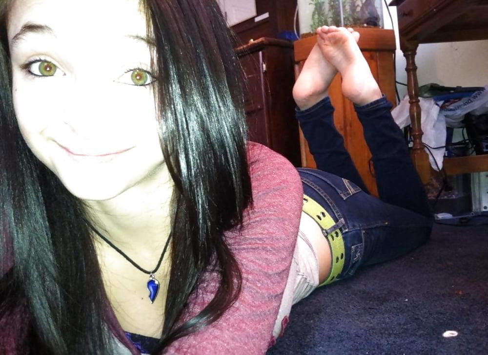 25P Feet To Cum On