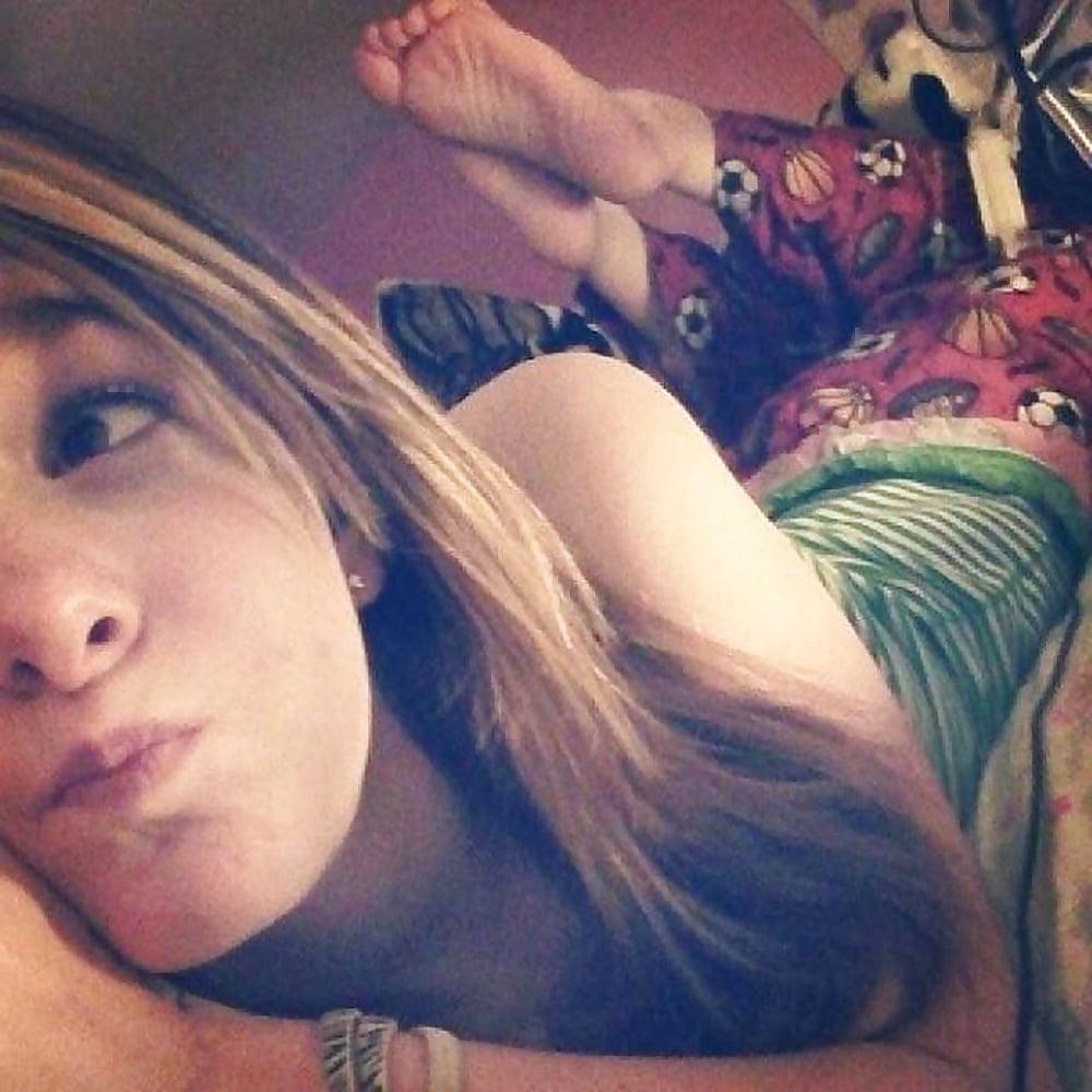25P Feet To Cum On