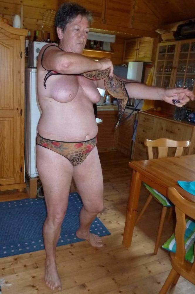 25P SUBURBAN LADIES 611