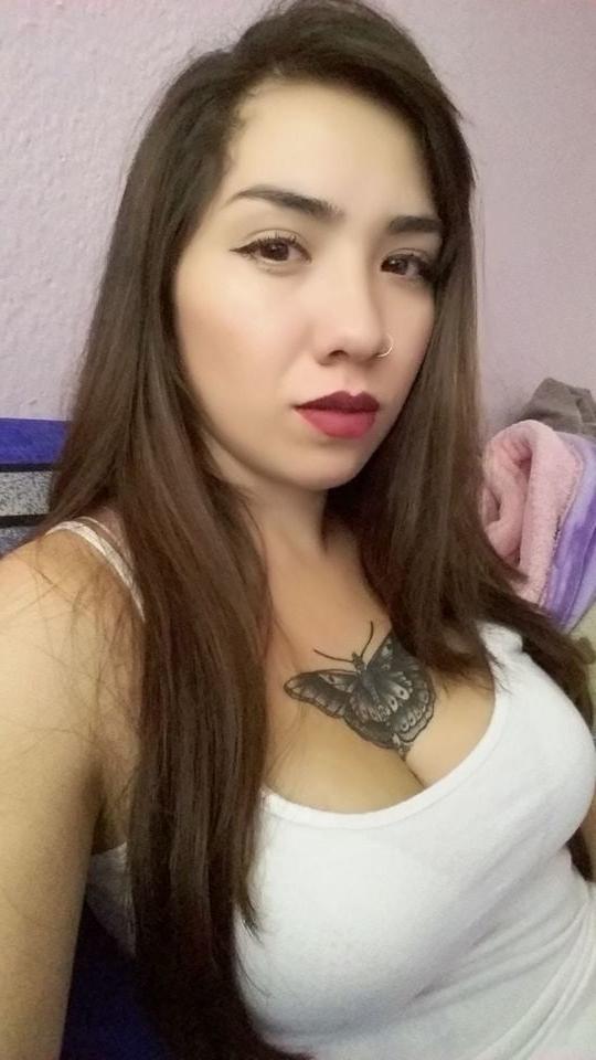 8P Yoli! Big Boobs and Tatooed Girl!