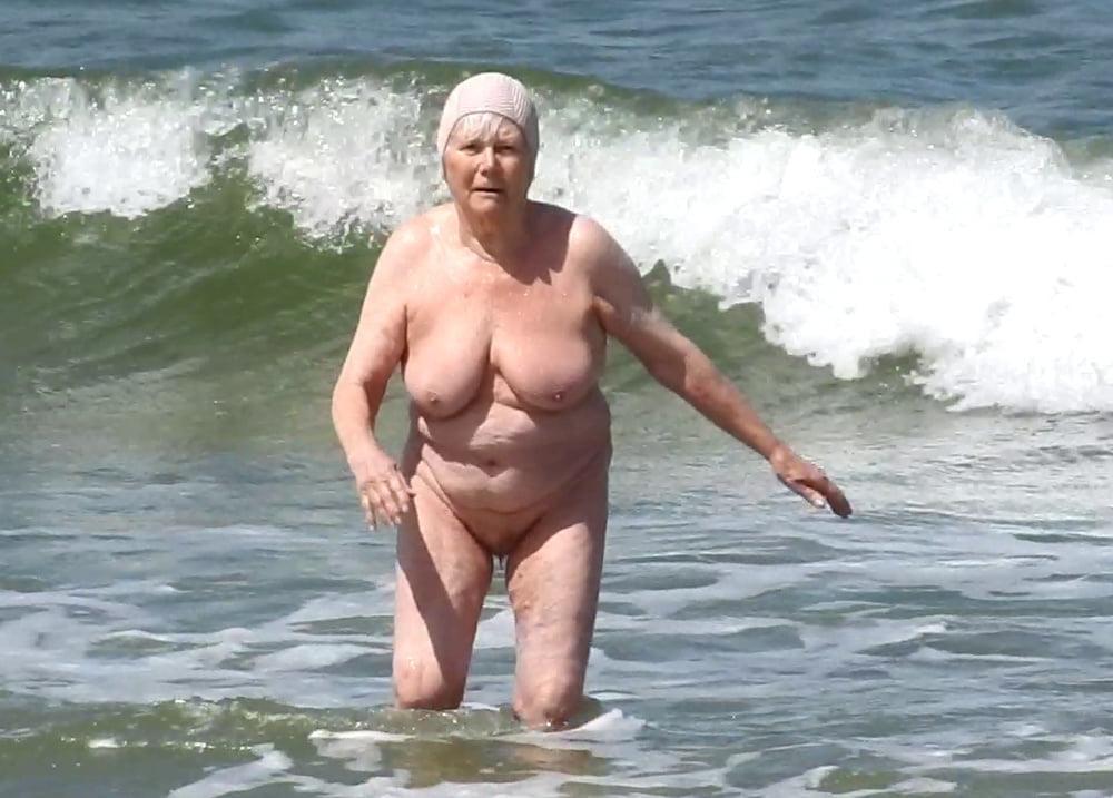 24P MOM AND GRAMS ON THE BEACH