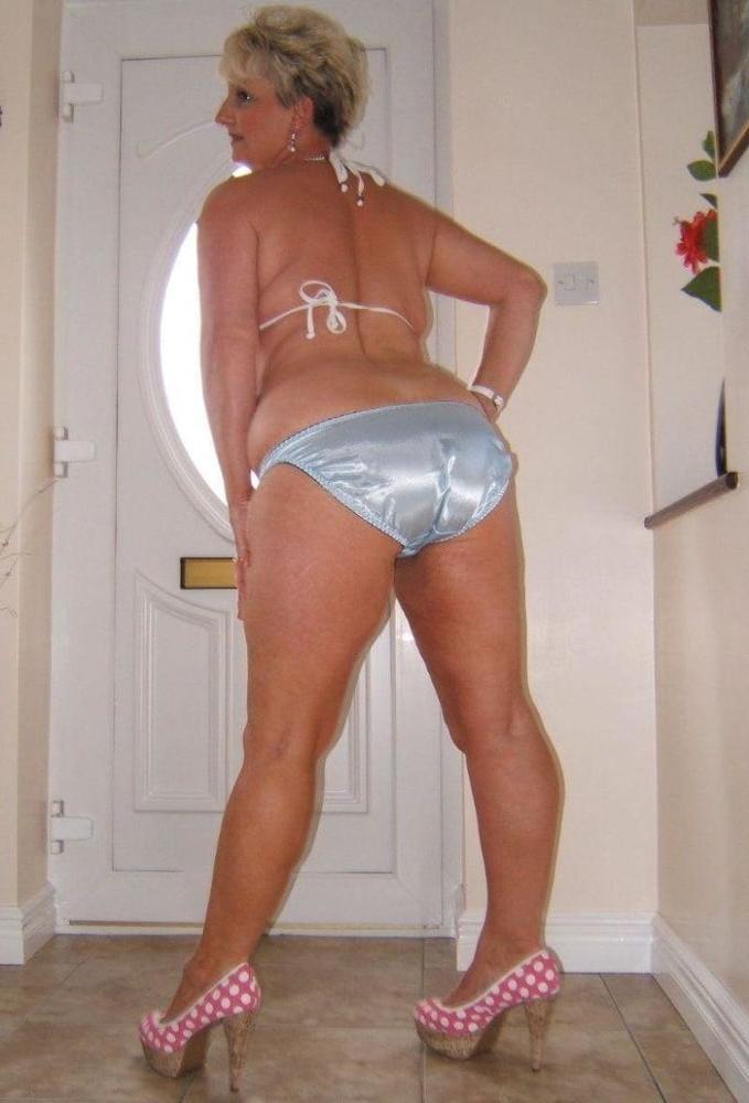 25P Hotwives 30