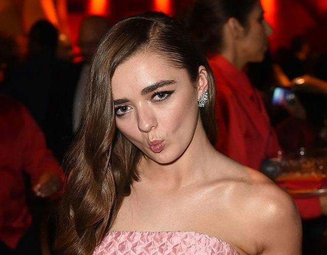25P Cum to Maisie Williams 08