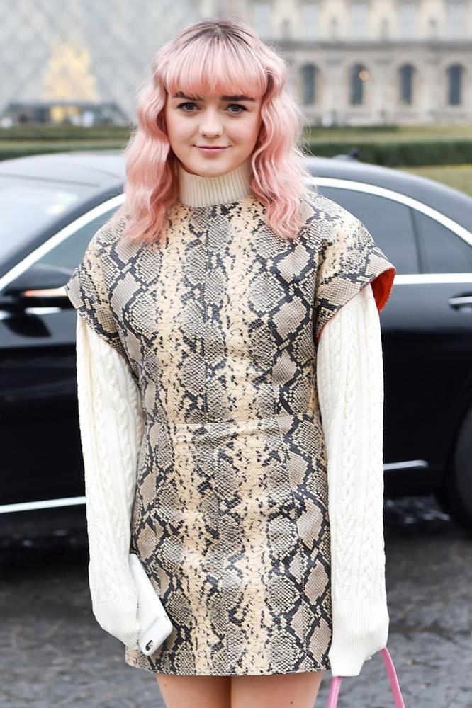 25P Cum to Maisie Williams 08