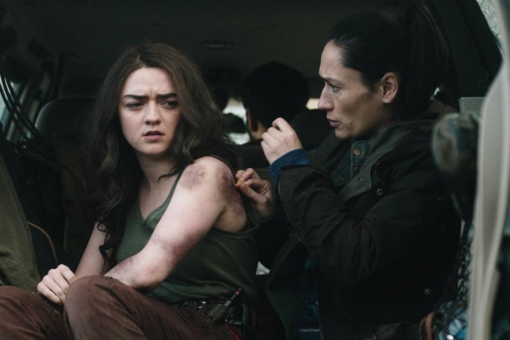 25P Cum to Maisie Williams 08