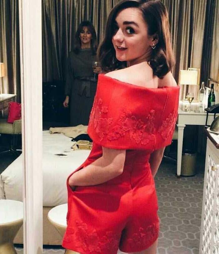 25P Cum to Maisie Williams 08