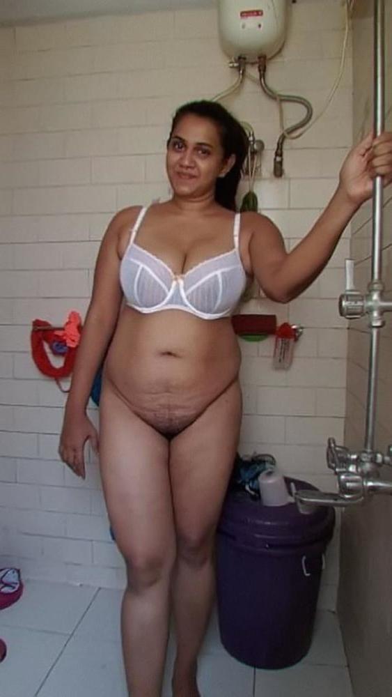 25P Desi Big Boobs Girl Preeti Nude Pics