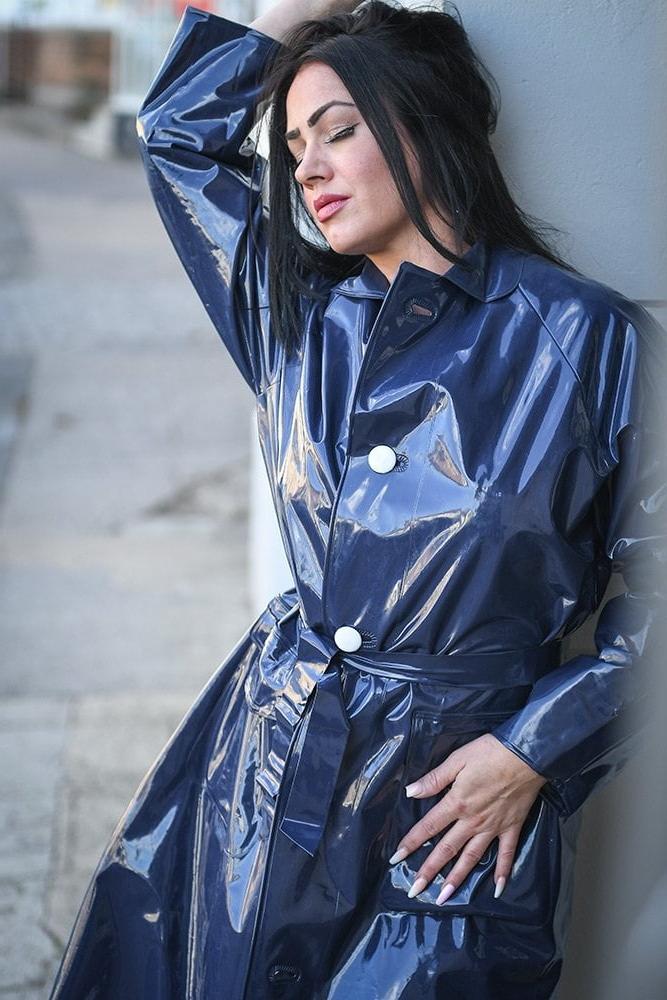 25P Forecast is for heavy cum showers... Raincoat required