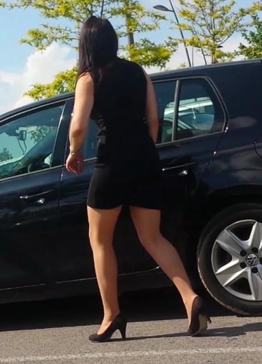 25P sexy young hot mom with mini skirt hot ass high heels