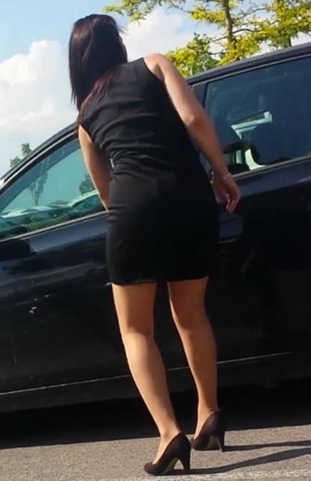 25P sexy young hot mom with mini skirt hot ass high heels
