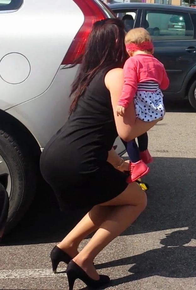 25P sexy young hot mom with mini skirt hot ass high heels