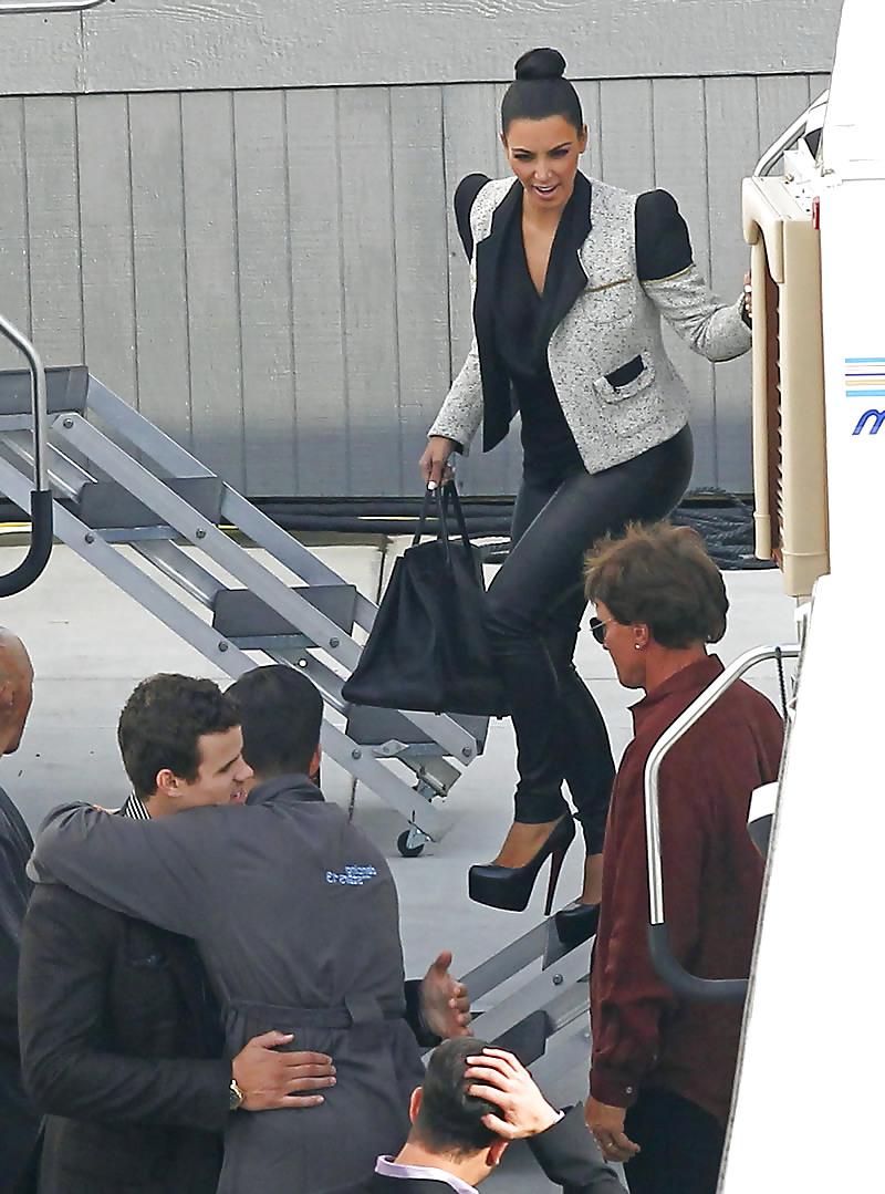 22P Kim Kardashian Backstage at DWTS Great Ass Shots