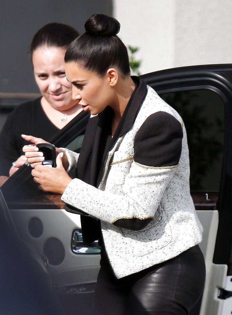 22P Kim Kardashian Backstage at DWTS Great Ass Shots