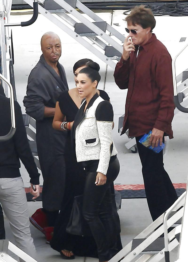 22P Kim Kardashian Backstage at DWTS Great Ass Shots