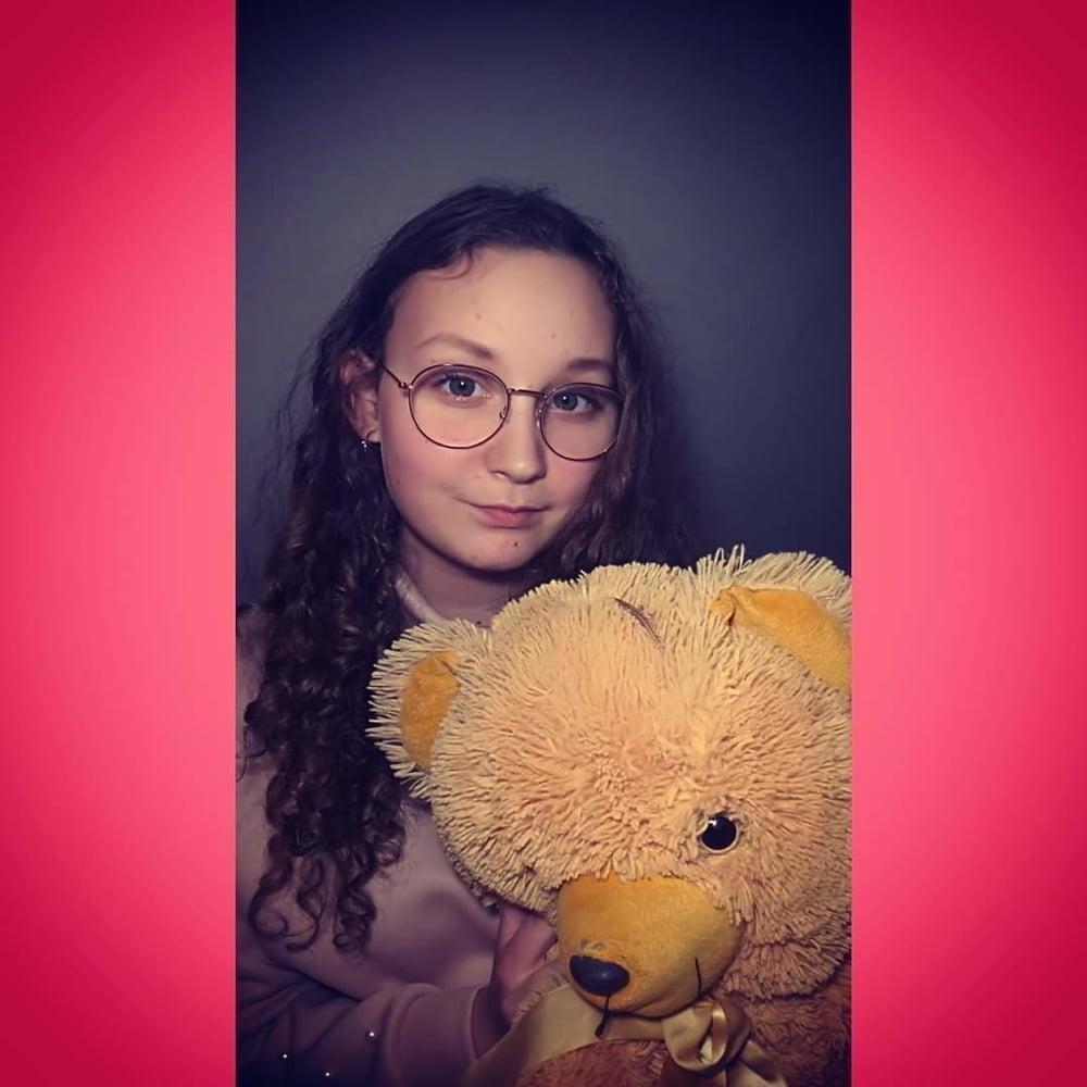 16P This hot teen slut will make you hard and cum so fast