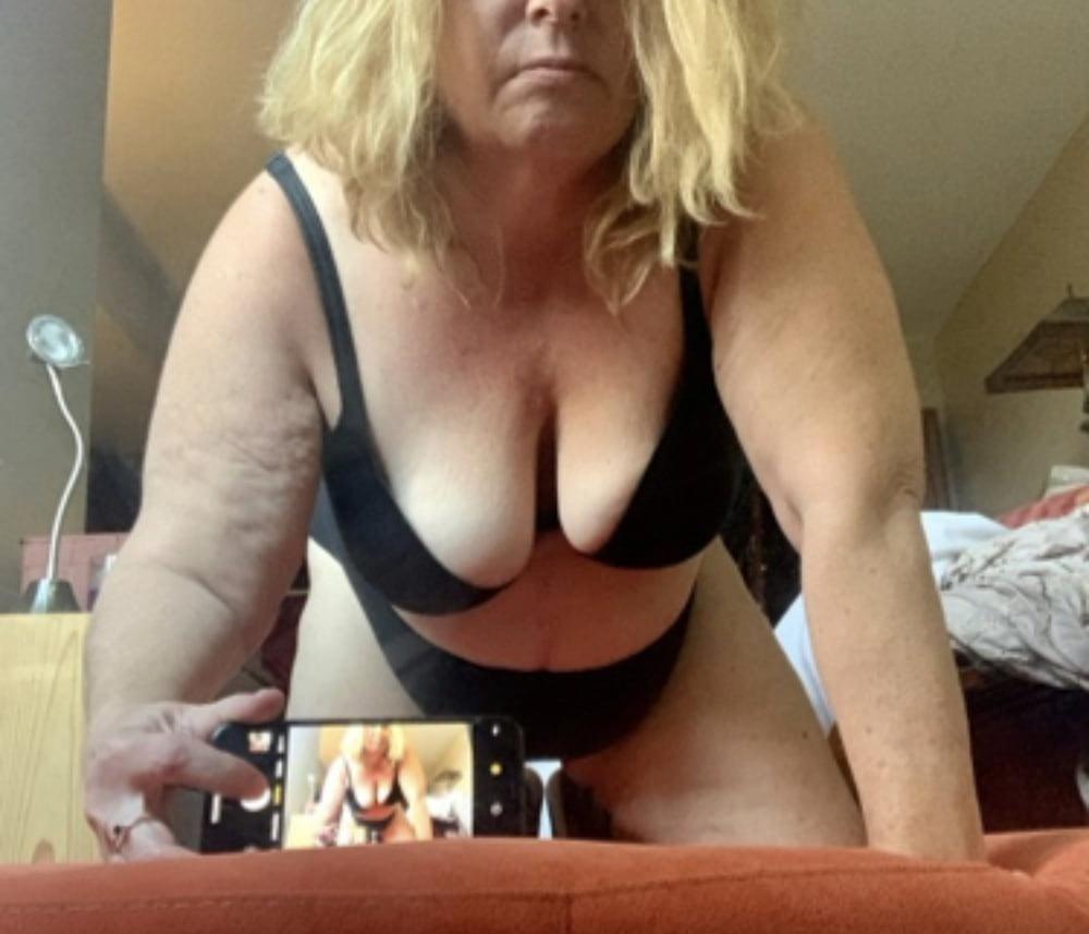 5P Beautiful BBW mom