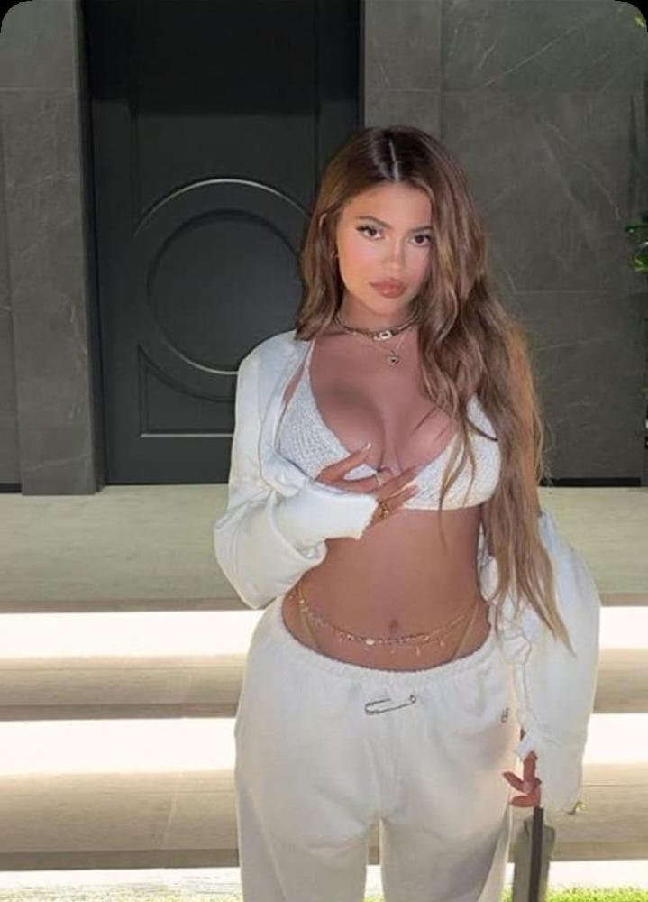25P Celebrities 32