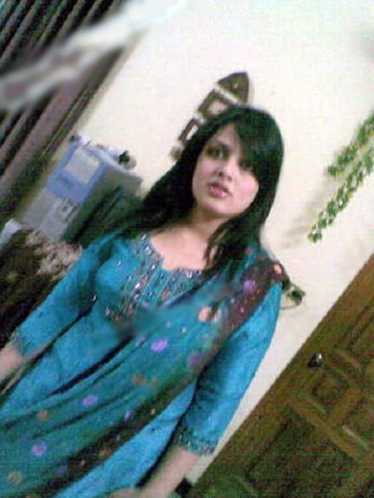 17P Indian wife showing her big boobs and pussy