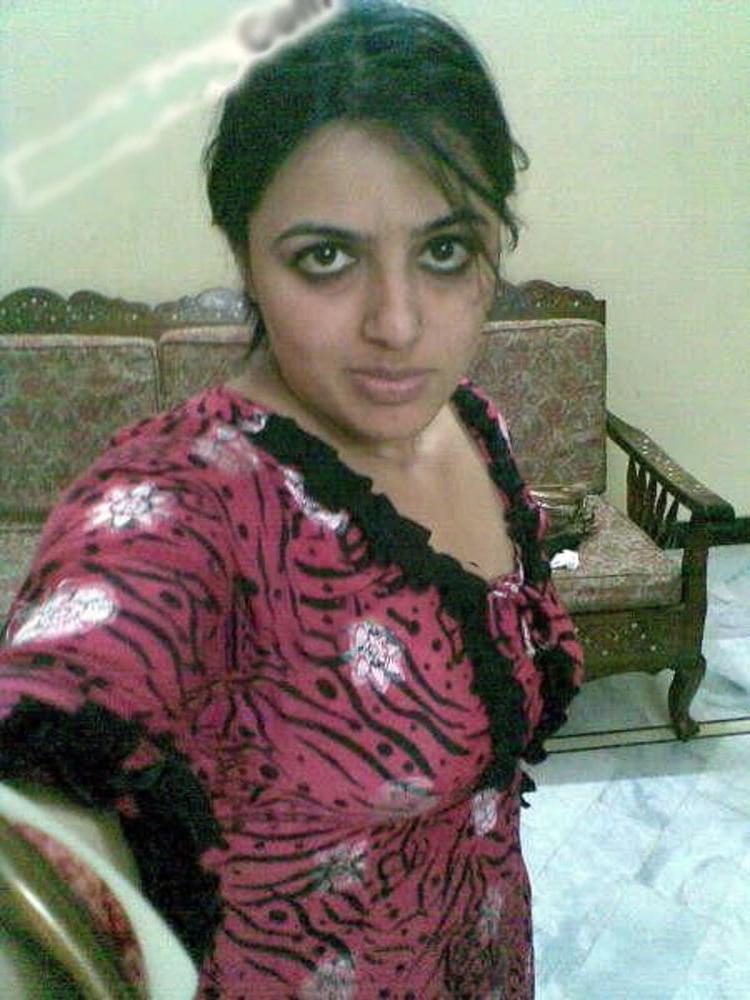 17P Indian wife showing her big boobs and pussy