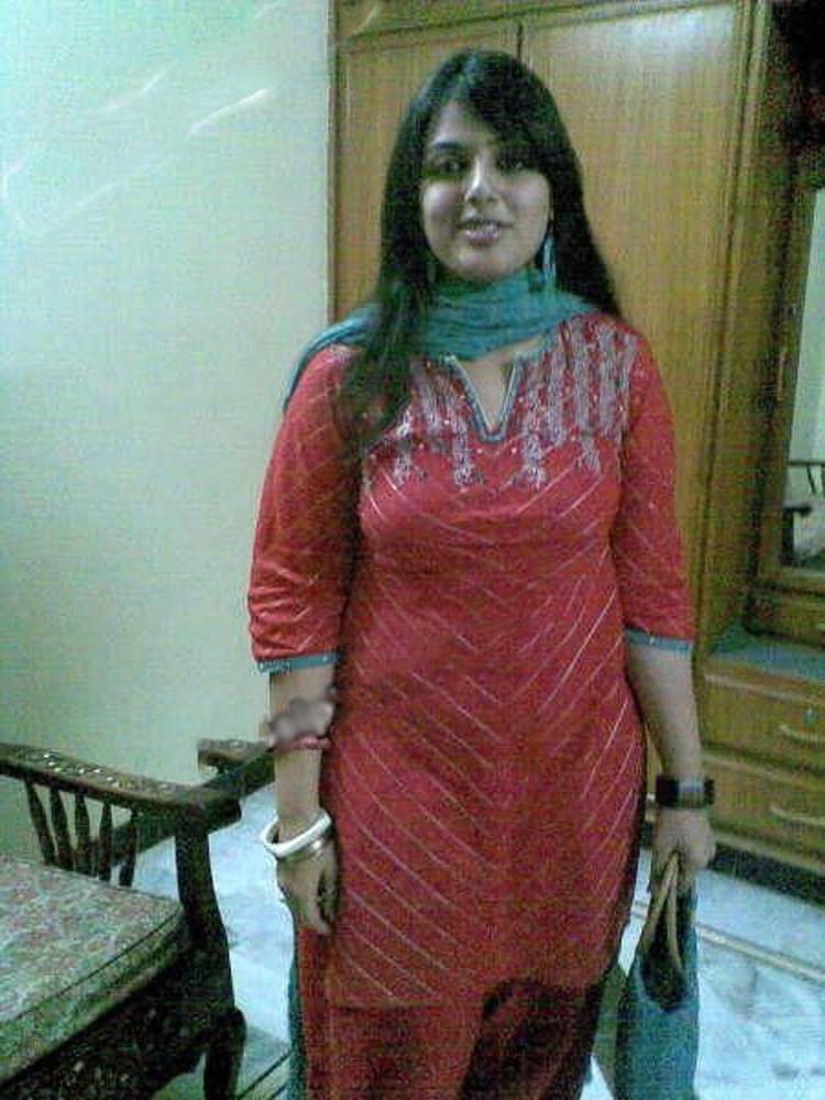17P Indian wife showing her big boobs and pussy