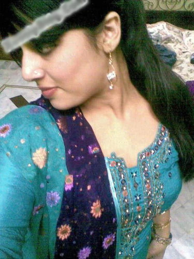 17P Indian wife showing her big boobs and pussy